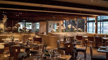 Desayuno a la carta los fines de semana (AUD 50 por persona)