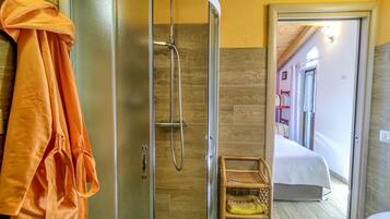 1 chambre, fer et planche Ă repasser