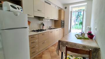 Fridge, oven, dishwasher, toaster