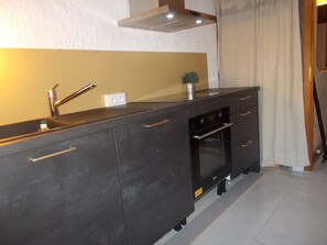 Private kitchen - Joli Gite Avec Jardin et Piscine Privatifs Proche Avignon (Jonquerettes)