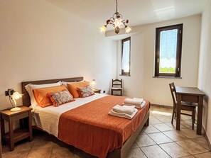 2 slaapkamers, een strijkplank/strijkijzer, wifi