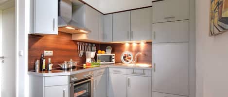 Fridge, microwave, oven, stovetop