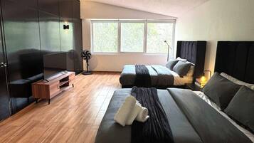 7 bedrooms, iron/ironing board, free WiFi, bed sheets