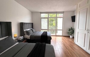 7 quartos, ferros/tábuas de passar roupa, Wi-Fi de cortesia