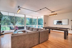 Smart TV, fireplace, video games - Perfect for Groups, Large Garden, Exclusive Suburb (México City)