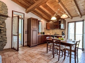 Kühlschrank, Ofen, Toaster, Kochgeschirr/Geschirr/Besteck