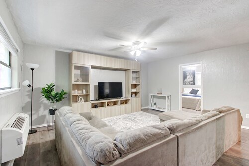 Cozy 2 Bedroom Apartment in Lawton Near Downtown