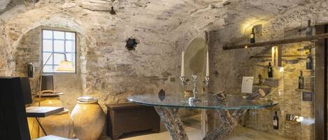 المنشأة من الداخل