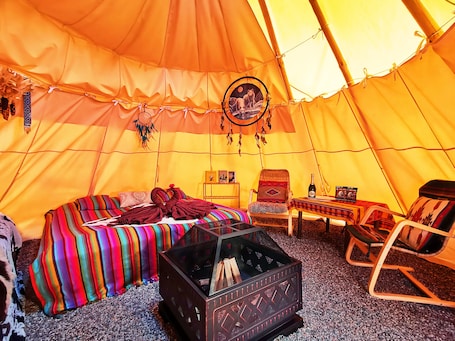 Barraca luxo, vista para o jardim | 1 quarto, roupa de cama. Teepee Camp Lounky
