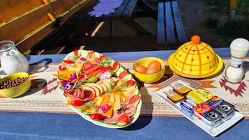 Tägliches einheimisches Frühstück (150 CZK pro Person)