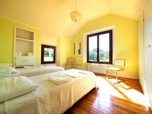 4 chambres, bureau, accĂšs Internet