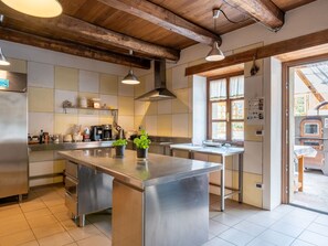 Kühlschrank, Geschirrspüler, Kochgeschirr/Geschirr/Besteck