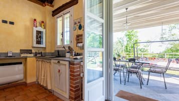 Kühlschrank, Mikrowelle, Ofen, Geschirrspüler