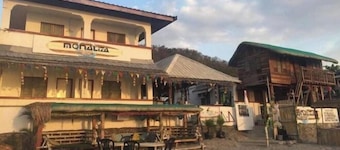 Monaliza Surf Resort