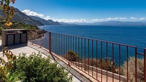 A balcony with a view of the sea and mountains. - Maison Balbi by Interhome (Canari)