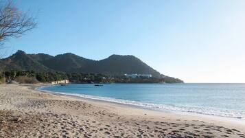 Una spiaggia nelle vicinanze