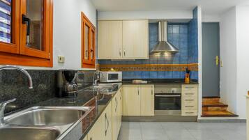 Kühlschrank, Mikrowelle, Ofen, Geschirrspüler