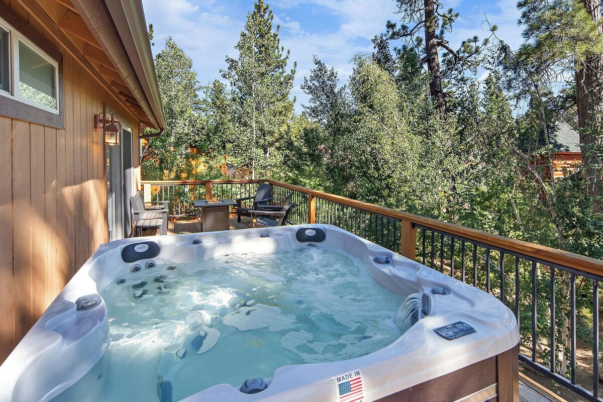 Photo 44 of Papas's Lodge By Destination Big Bear:Pet Friendly! Close to the Lake! Central A/C! 2 En-Suite Bedrooms! Hot Tub!