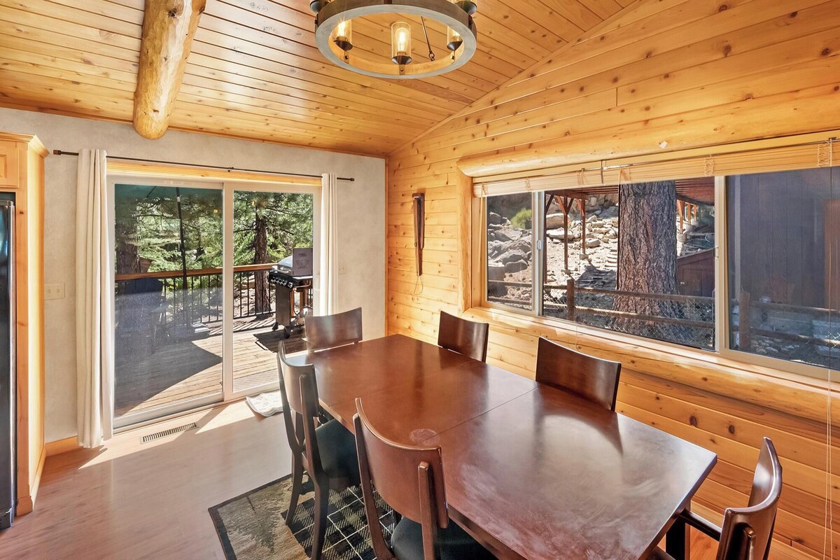 Photo 15 of Papas's Lodge By Destination Big Bear:Pet Friendly! Close to the Lake! Central A/C! 2 En-Suite Bedrooms! Hot Tub!