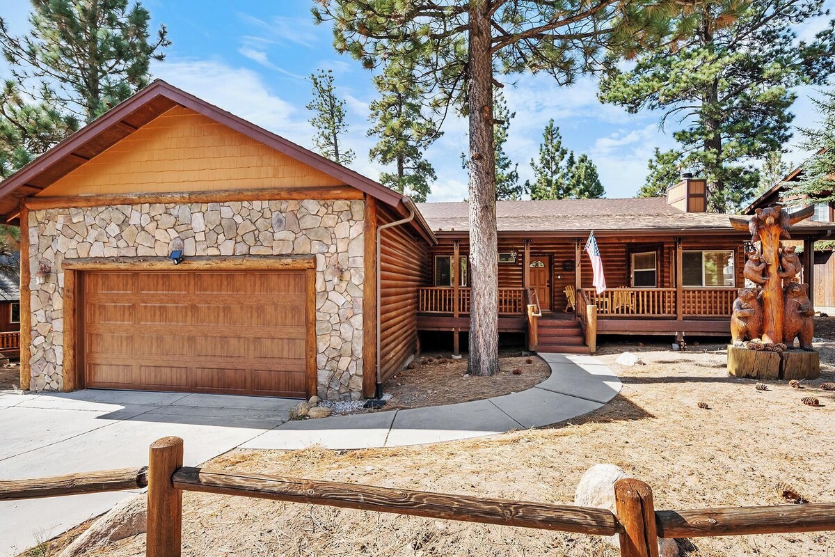 Photo 54 of Papas's Lodge By Destination Big Bear:Pet Friendly! Close to the Lake! Central A/C! 2 En-Suite Bedrooms! Hot Tub!
