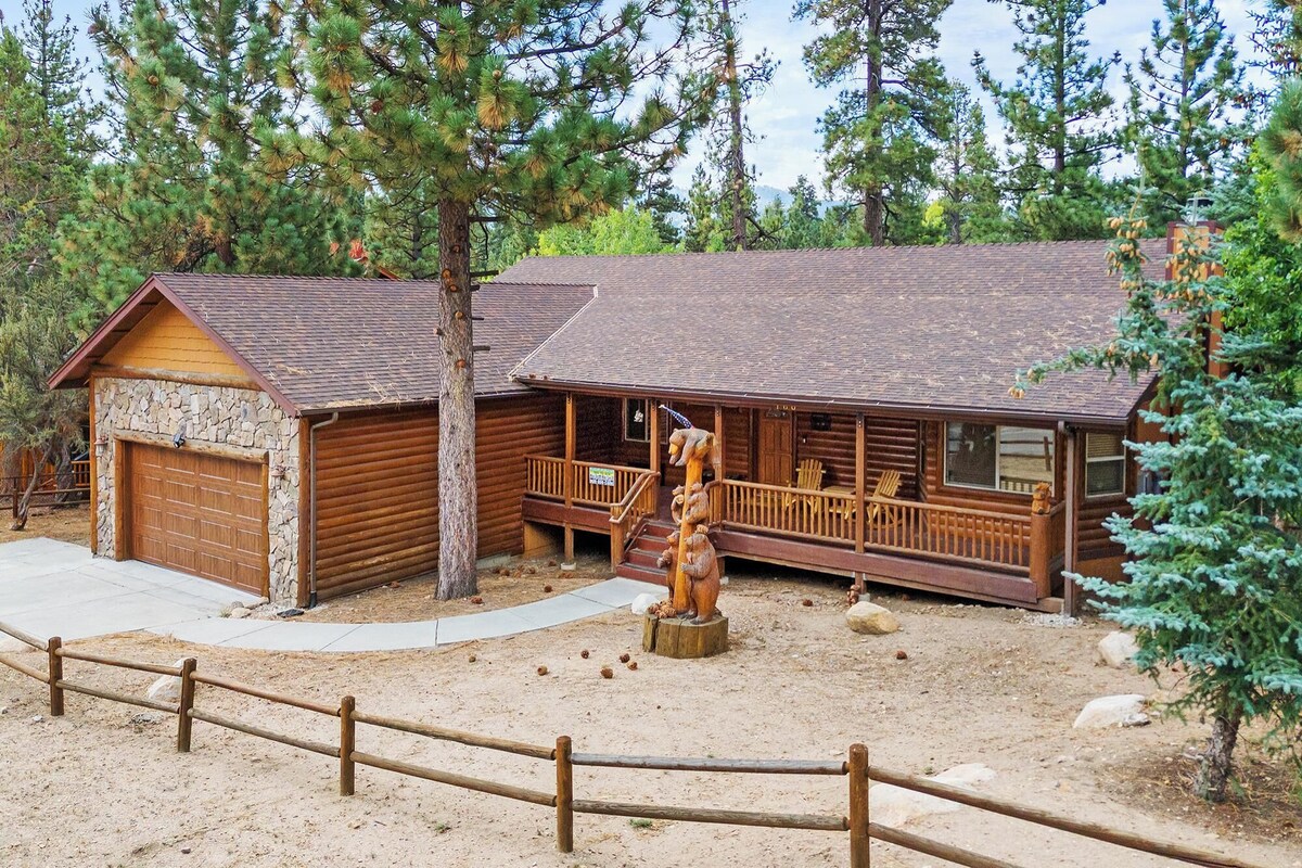 Photo 56 of Papas's Lodge By Destination Big Bear:Pet Friendly! Close to the Lake! Central A/C! 2 En-Suite Bedrooms! Hot Tub!