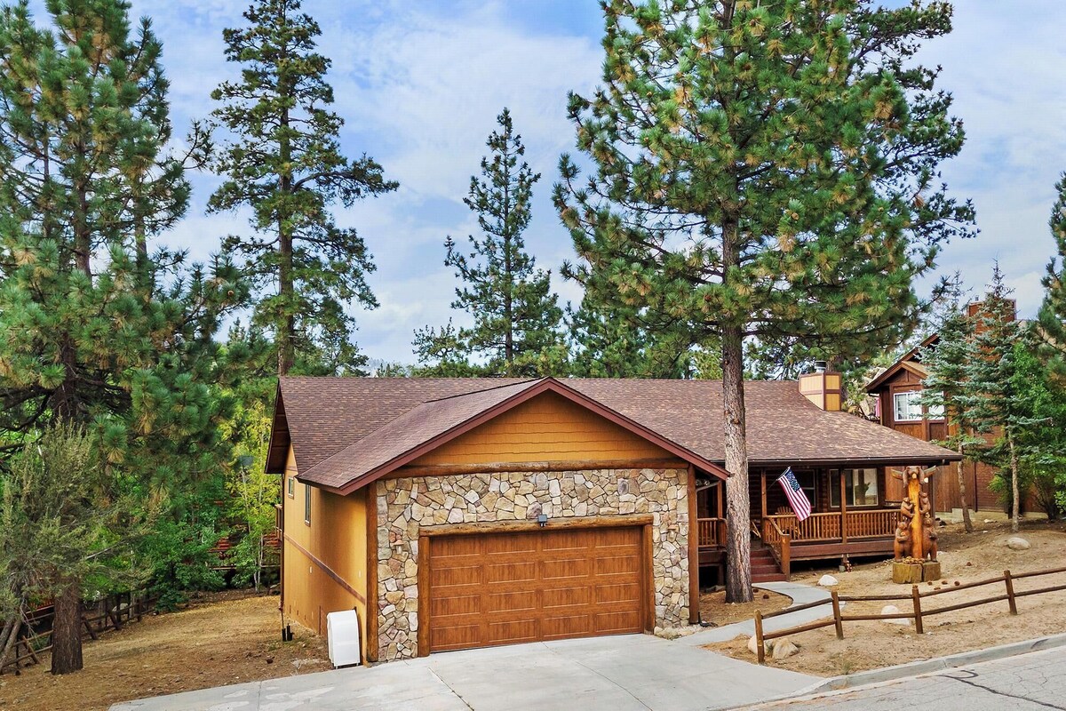 Photo 55 of Papas's Lodge By Destination Big Bear:Pet Friendly! Close to the Lake! Central A/C! 2 En-Suite Bedrooms! Hot Tub!