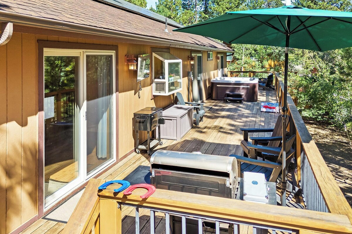 Photo 48 of Papas's Lodge By Destination Big Bear:Pet Friendly! Close to the Lake! Central A/C! 2 En-Suite Bedrooms! Hot Tub!