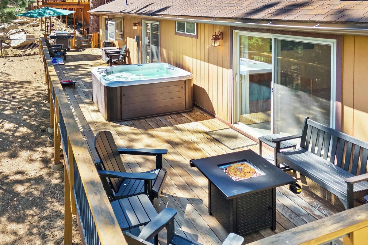 Photo 43 of Papas's Lodge By Destination Big Bear:Pet Friendly! Close to the Lake! Central A/C! 2 En-Suite Bedrooms! Hot Tub!
