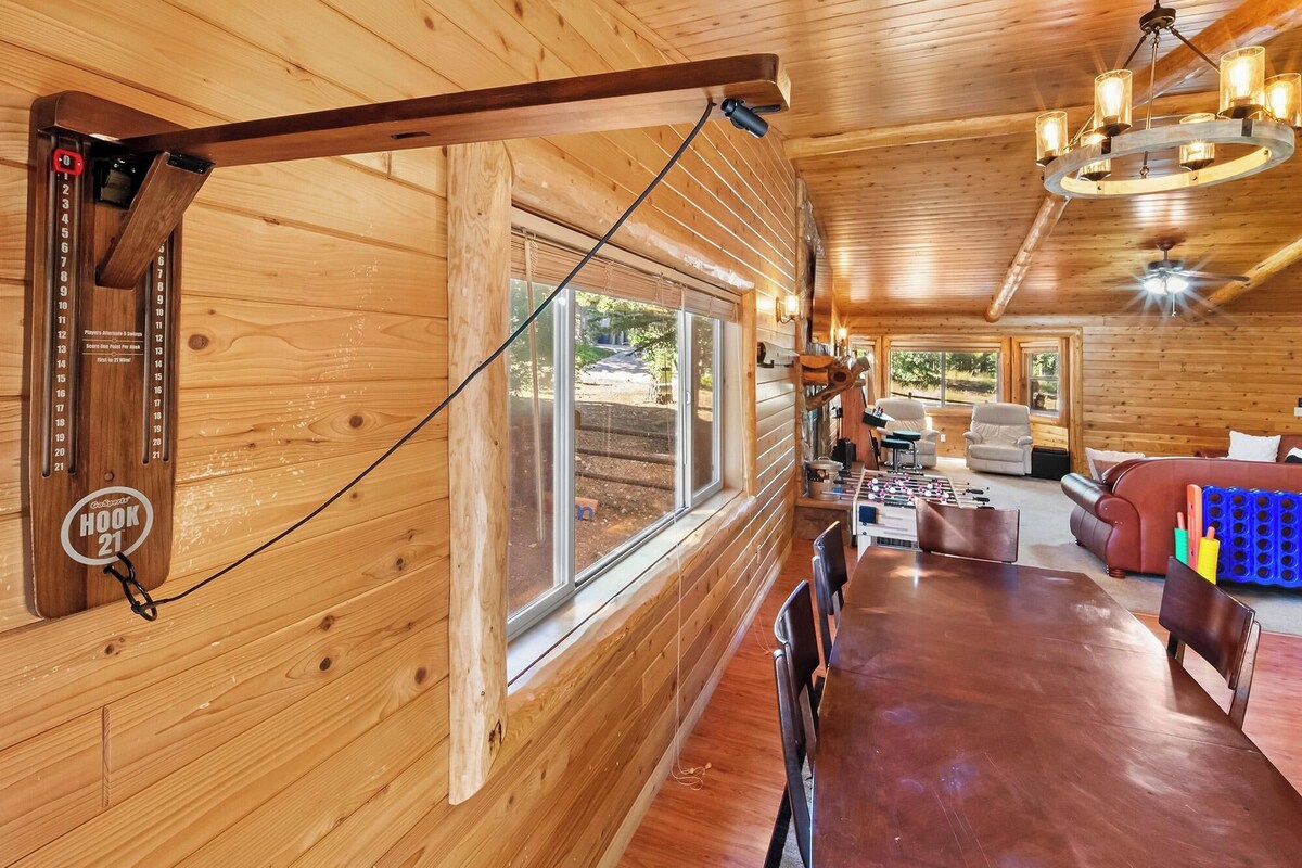 Photo 14 of Papas's Lodge By Destination Big Bear:Pet Friendly! Close to the Lake! Central A/C! 2 En-Suite Bedrooms! Hot Tub!