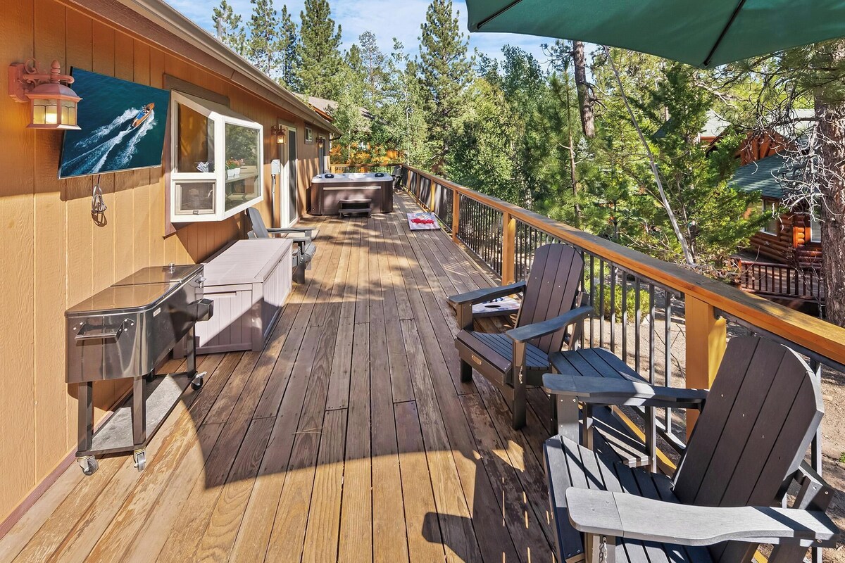Photo 46 of Papas's Lodge By Destination Big Bear:Pet Friendly! Close to the Lake! Central A/C! 2 En-Suite Bedrooms! Hot Tub!