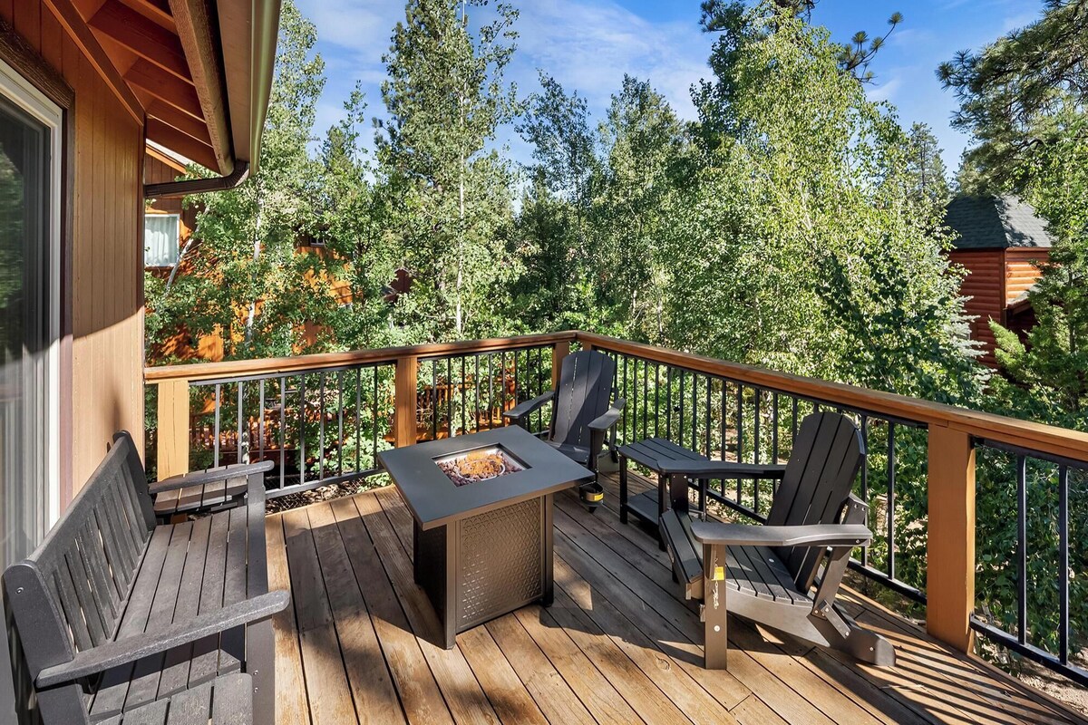 Photo 41 of Papas's Lodge By Destination Big Bear:Pet Friendly! Close to the Lake! Central A/C! 2 En-Suite Bedrooms! Hot Tub!