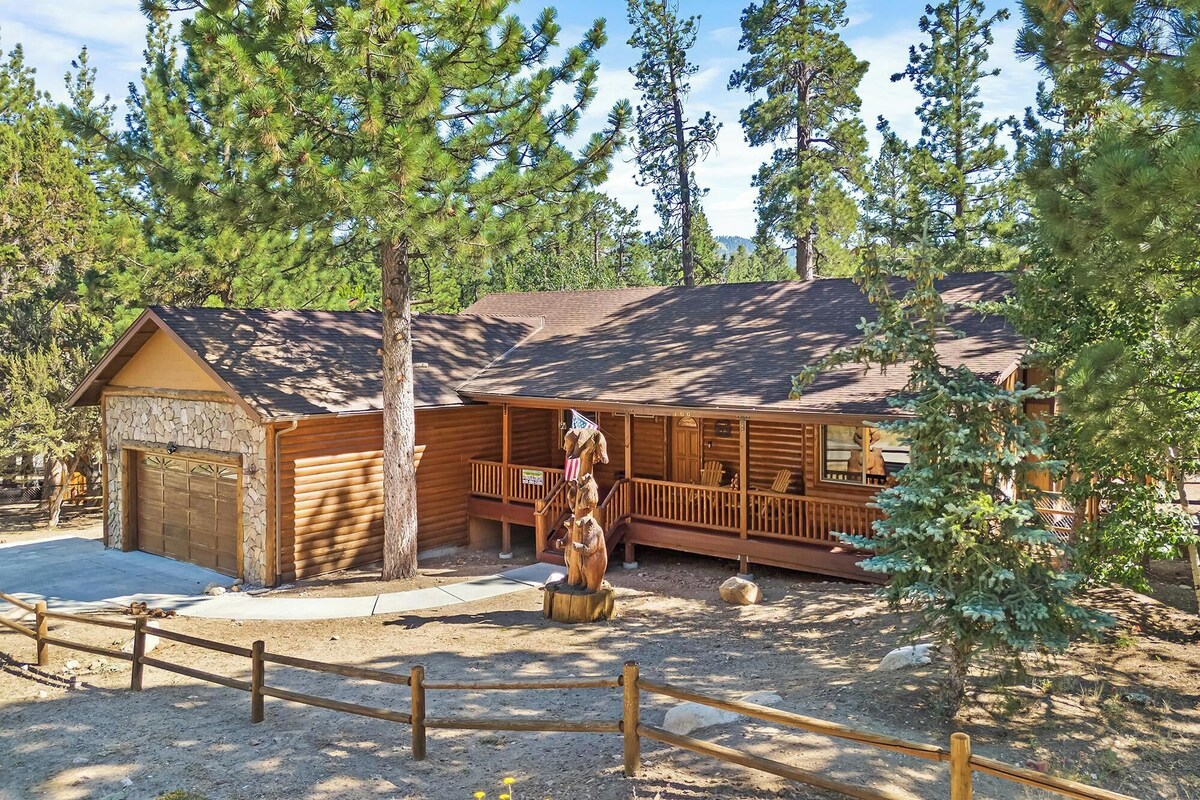 Photo 52 of Papas's Lodge By Destination Big Bear:Pet Friendly! Close to the Lake! Central A/C! 2 En-Suite Bedrooms! Hot Tub!