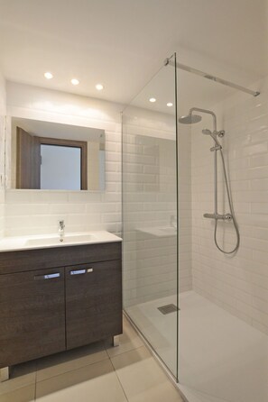 Bathroom - MB6 sans vue mer by Interhome (Moriani-Plage)