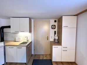 Kjøleskap, mikrobølgeovn, ovn og oppvaskmaskin