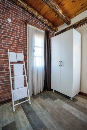 Superior Double Room, 1 Double Bed, Sea View | Free WiFi - Cunda Mahmut Bey Konağı (Ayvalik)