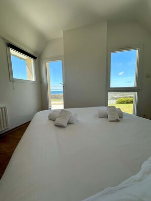4 bedrooms, iron/ironing board, travel cot, free WiFi - Ty Beg - Comfortable house with splendid sea view (Ploudalmézeau)
