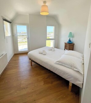 4 bedrooms, iron/ironing board, travel cot, free WiFi - Ty Beg - Comfortable house with splendid sea view (Ploudalmézeau)