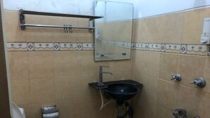 تجهيزات دش، مناشف، صابون