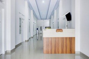 Reception - Hotel O Sukarame Near Imanuel Hospital Way Halim Formerly Hotel Griya Bawean (Bandar Lampung)