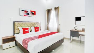 Desk, free WiFi, bed sheets