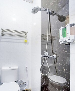 Deluxe-Doppelzimmer | Badezimmer | Dusche