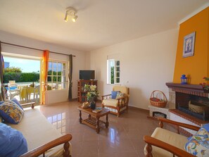 TV, lareira