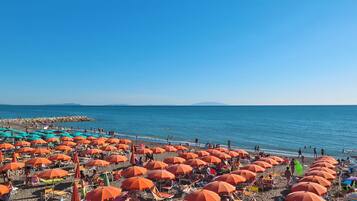 Una spiaggia nelle vicinanze