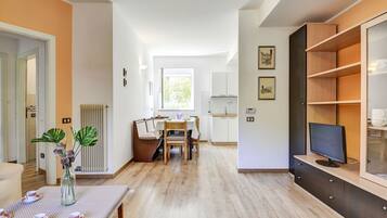 Télévision, baby-foot