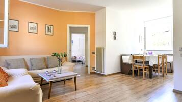 Fernseher, Tischfußball