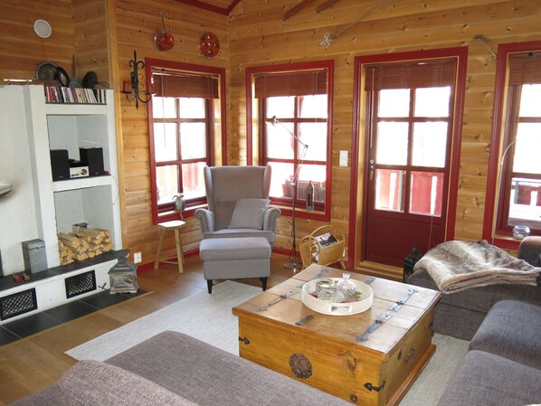 TV, fireplace, DVD player