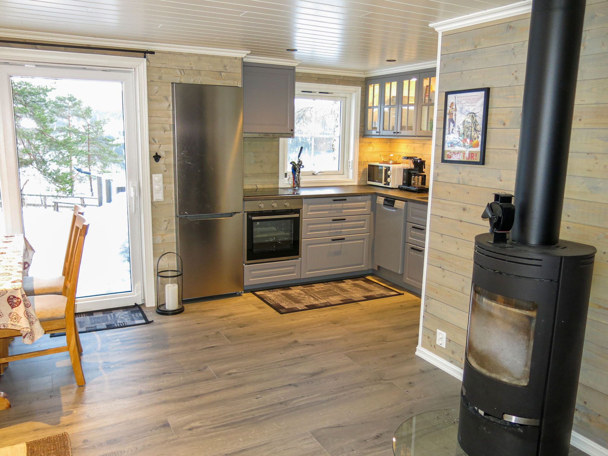 Kühlschrank, Mikrowelle, Ofen, Geschirrspüler