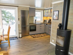 Kjøleskap, mikrobølgeovn, ovn og oppvaskmaskin