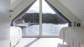 5 bedrooms, desk, WiFi