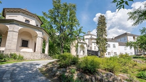 A historic building with classical architecture, featuring arched doorways and a stone facade. - Baita Degli Orsi by Interhome (Domodossola)